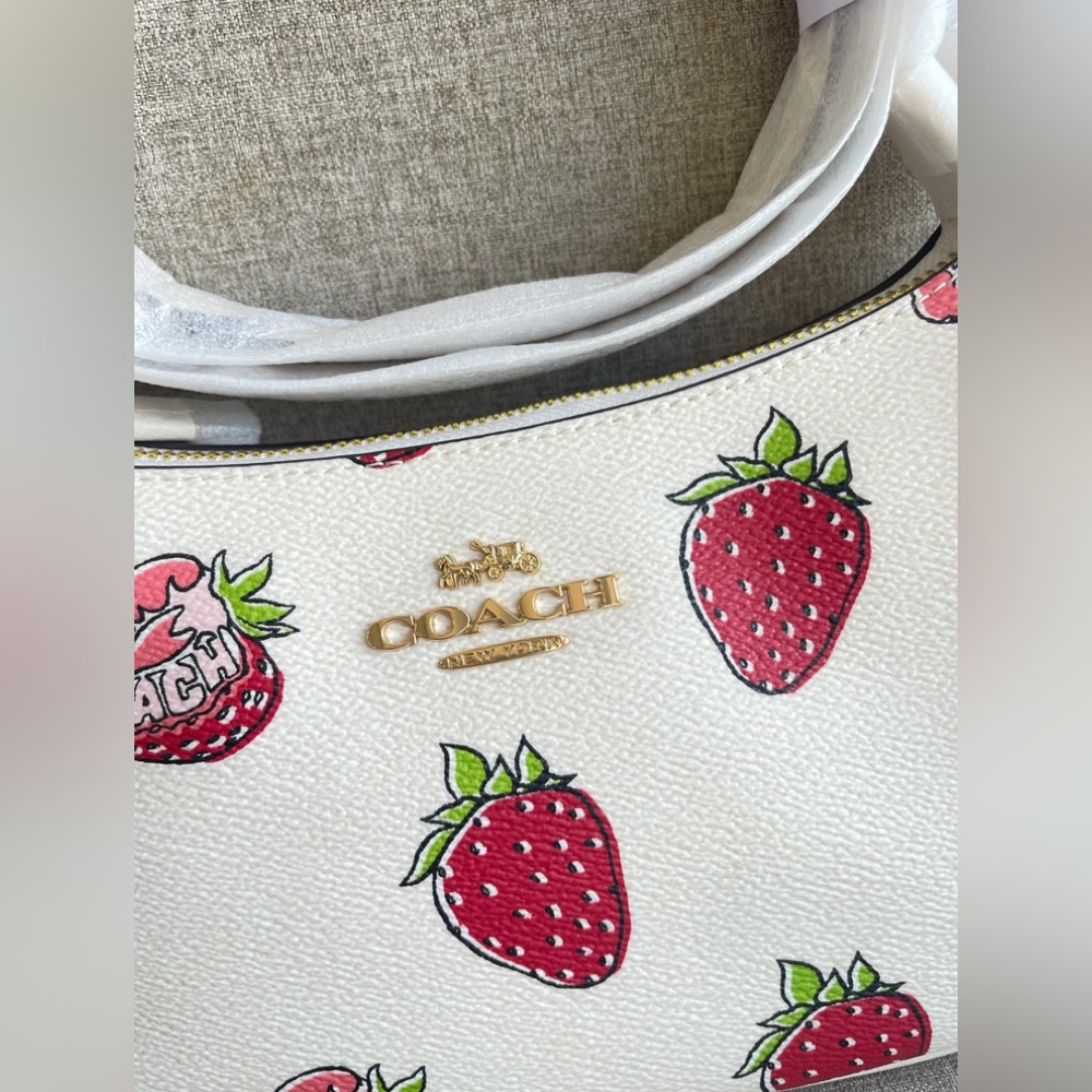 NWT！3PCS COACH TERI SHOULDER BAG WITH STRAWBERRY➕CARD WALLET➕STARWBERRY CHAIN - Picture 6 of 11